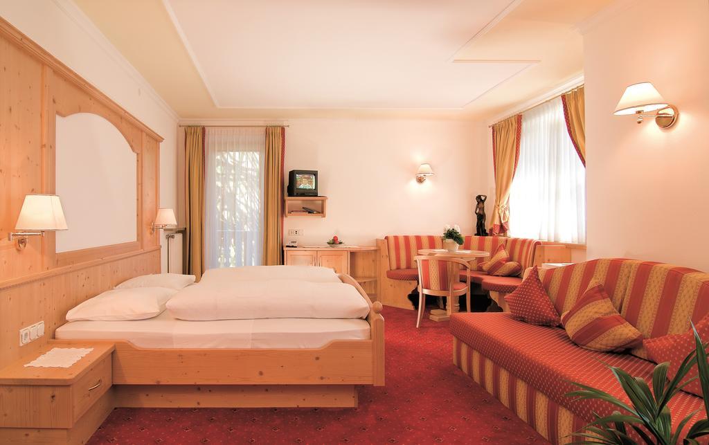 Hotel Kreuz Riffian Zimmer foto