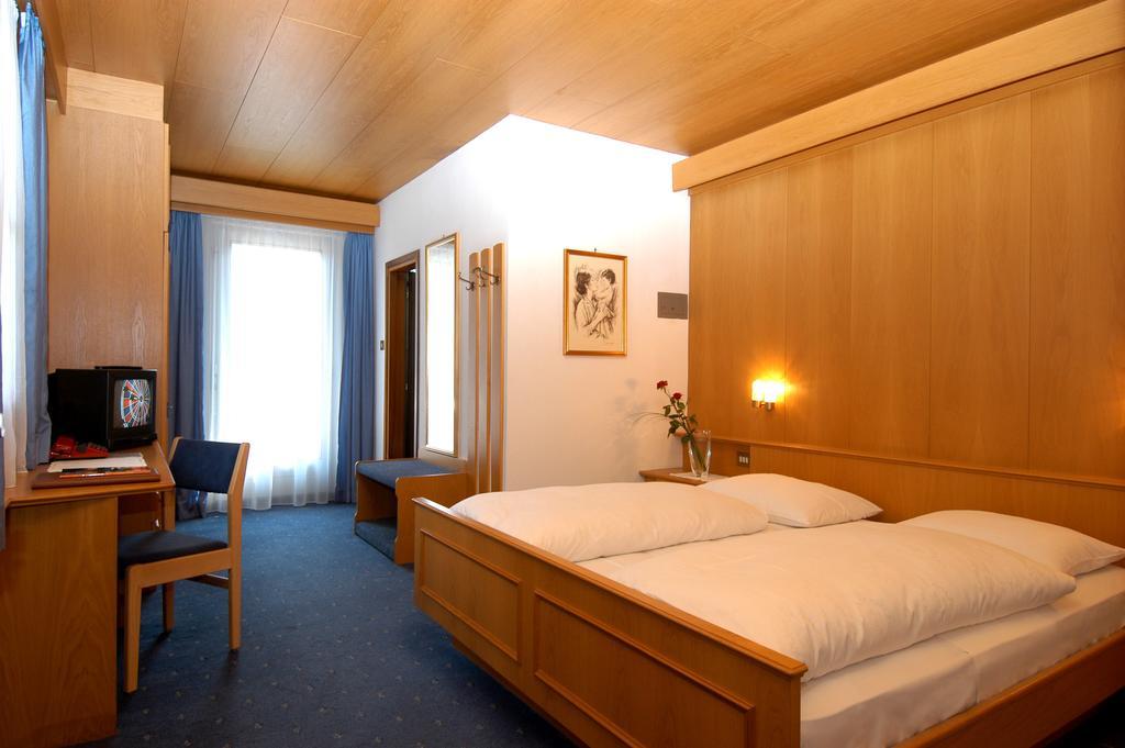 Hotel Kreuz Riffian Zimmer foto