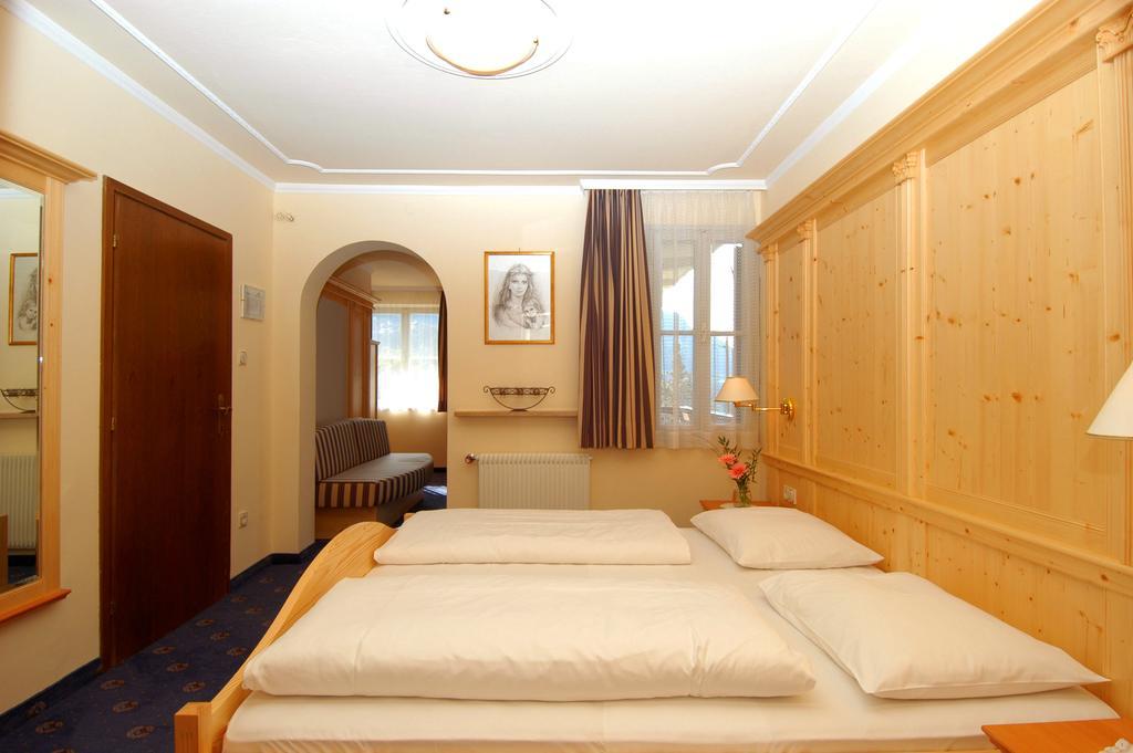 Hotel Kreuz Riffian Zimmer foto