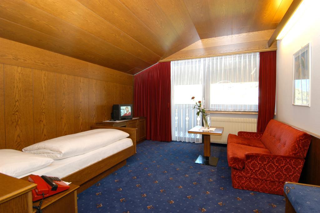 Hotel Kreuz Riffian Zimmer foto