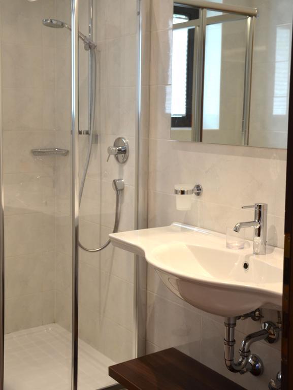 Hotel Kreuz Riffian Zimmer foto