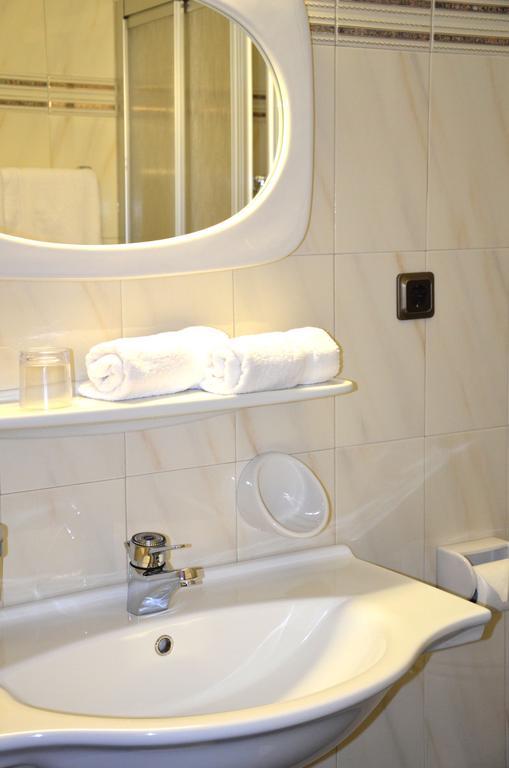 Hotel Kreuz Riffian Zimmer foto